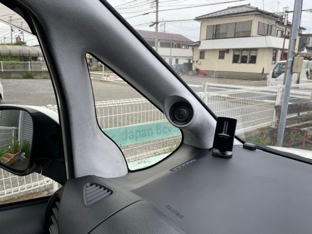 Aピラーマウント作成にて以前付けて頂いていたcarrozzeria TS-T10RSツィーターの取付とcarrozzeria TS-ST910スーパーツィーター、ドアはインナーバッフル＆デッドニングにてTS-M10RSの13cmミッドウーファーをインストールしました。（＾＾<br>