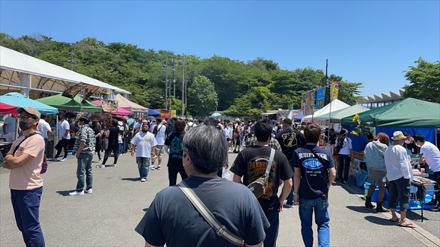 今年はコロナが少し落ち着いたせいか例年よりも人が多いですね！<br>
