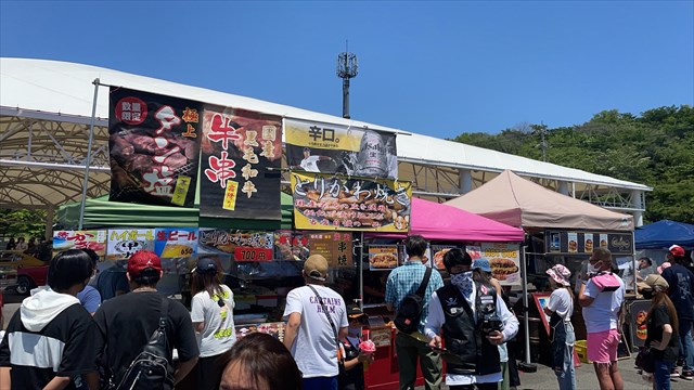 大好きな飲食のブースです。美味しいのでどうしても食べ過ぎてしまいます（＾＾<br>