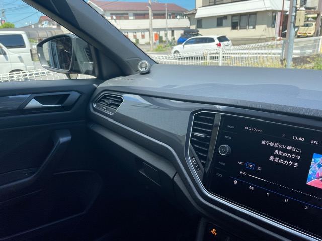 半日作業にてフロントドアスピーカーとツィーターの交換＆簡易デッドニングの税込￥47080のスタートプランです。<br>重厚でゆったりとしたリアルなサウンドになりました（＾＾<br>