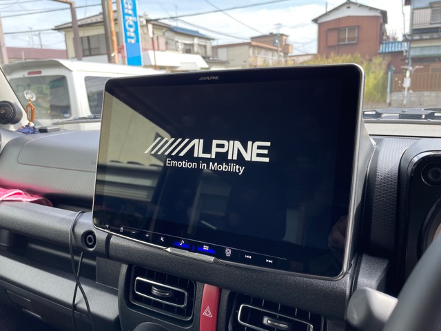 メインユニットはALPINEを使用です。画面が大きくて見やすいですね（＾＾<br>