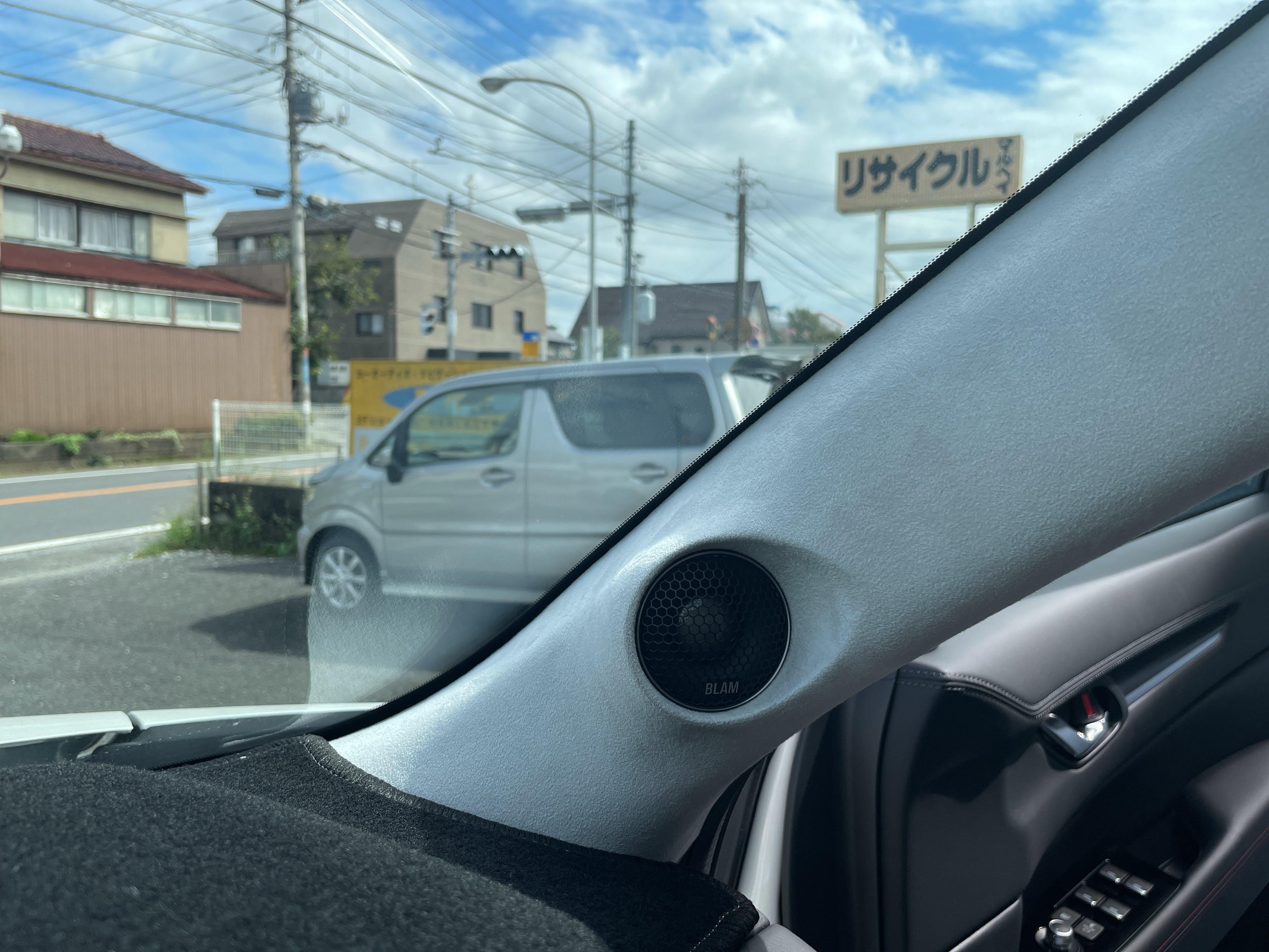 フロントスピーカーはＢＬＡＭのＳ１６５．１００ＭＧをピラー施工にて取付です。<br>