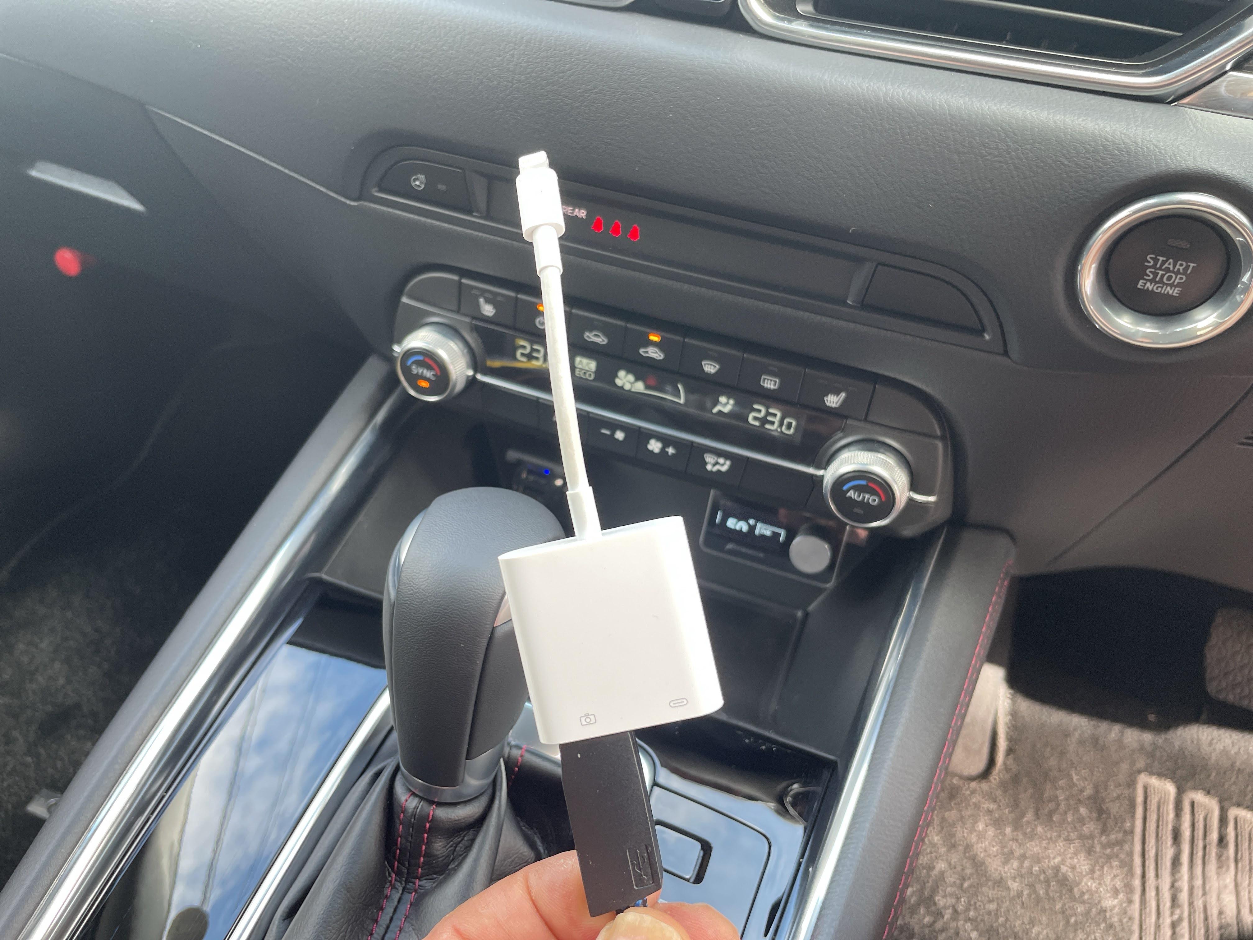 AudiotechnicaのHRD-1デジタルコンバーターを使用するとiPhoneからUSBを介しDSPの光デジタル入力に接続可能になります。<br>