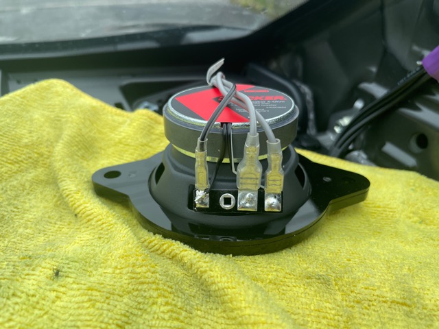 スピーカーを接続接続します。<br>