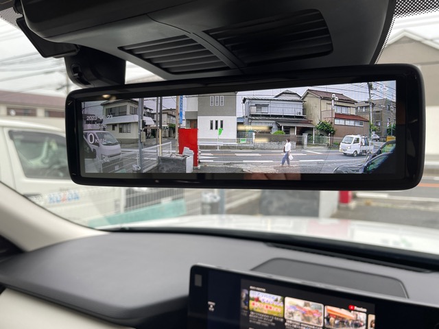 MDR-A002Bは他の機種に比べて少し高価ですが交換タイプの見た目のスッキリ感と映りがいいですね。<br>