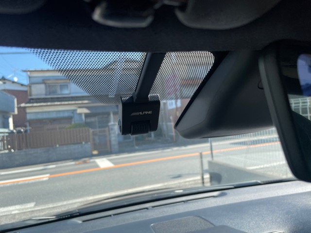 カメラは前後に取付します。<br>
