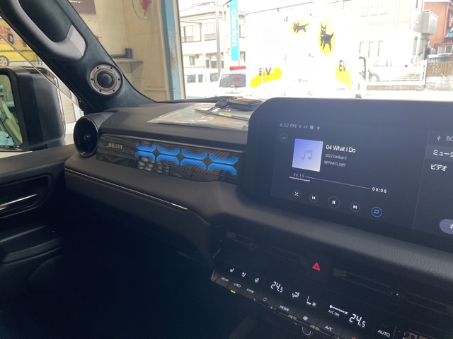 DSPアンプは後々のシステムアップも考慮しHELIX DSP ULTIMATE 6chDSPアンプを設置、サブウーファーはシート下にKICKER HS10をチョイスした組み合わせになります。<br>スピーカーのエージング前ではありますがブラムらしさのあるナチュラルサウンドで、さすがのMultix Barrelシリーズを感じる表現力豊かなサウンドになりました（＾＾<br>